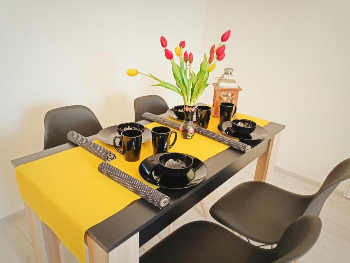 Appartamento Apartament Celebrity Leśna Esterno foto