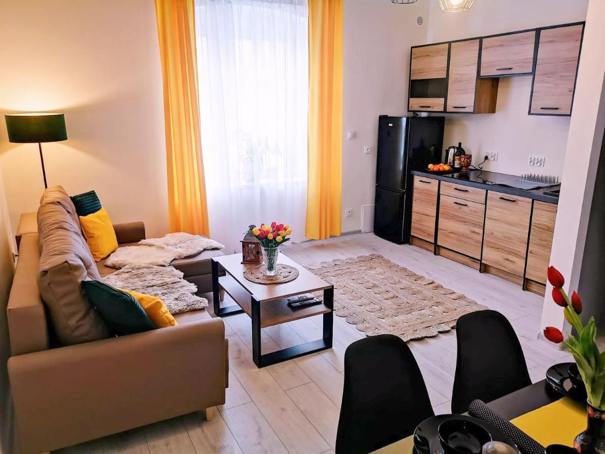 Appartamento Apartament Celebrity Leśna Esterno foto