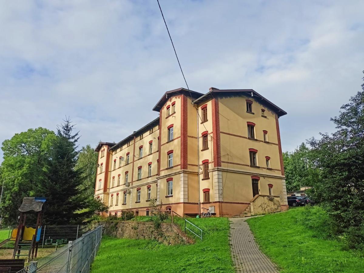 Appartamento Apartament Celebrity Leśna Esterno foto